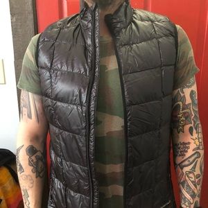 Mont bell men’s puffer vest in black